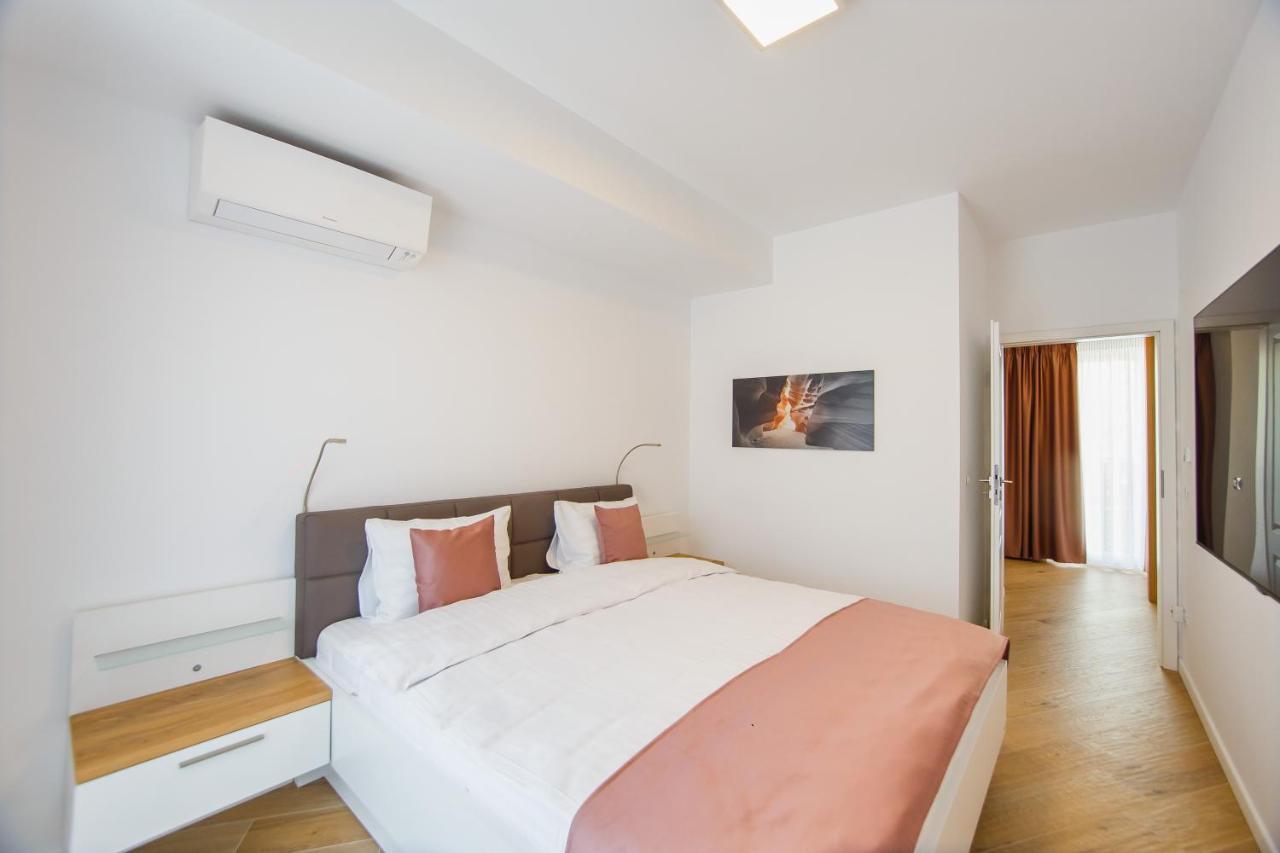 Pink Sahara Near City Center Орадеа Екстериор снимка