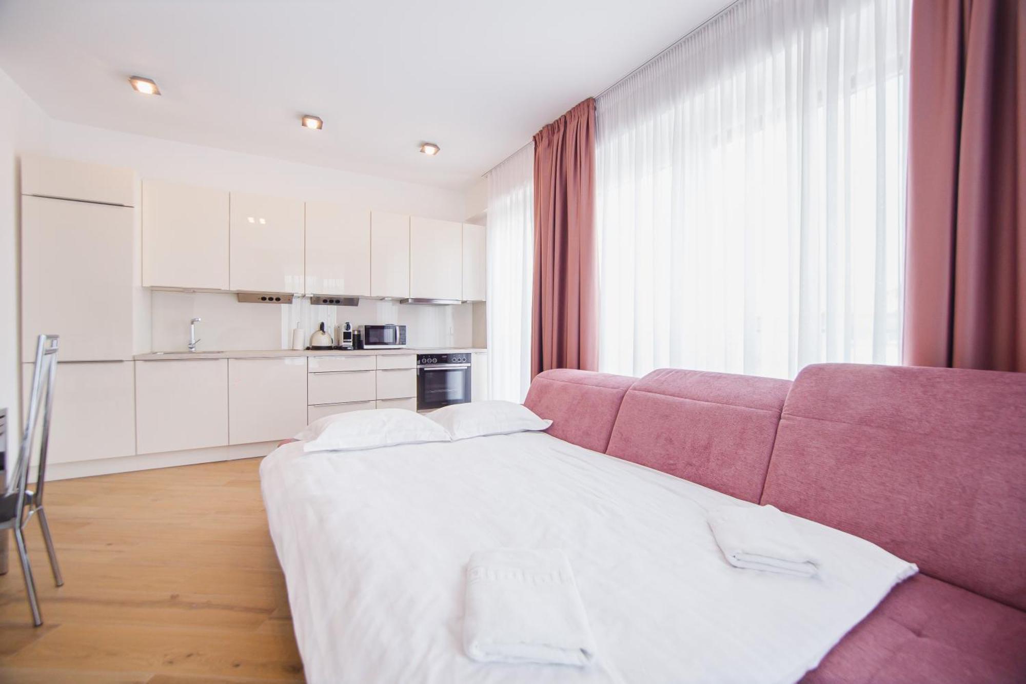 Pink Sahara Near City Center Орадеа Екстериор снимка