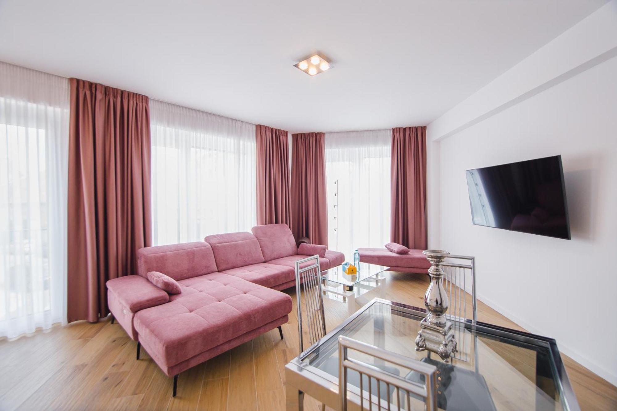Pink Sahara Near City Center Орадеа Екстериор снимка