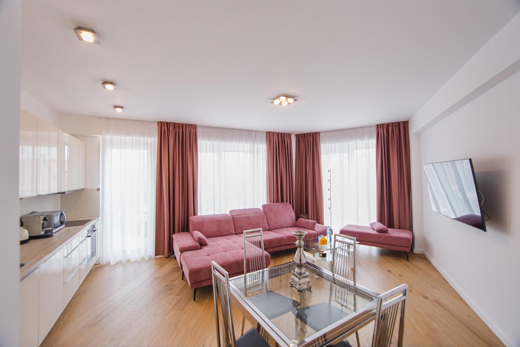 Pink Sahara Near City Center Орадеа Екстериор снимка